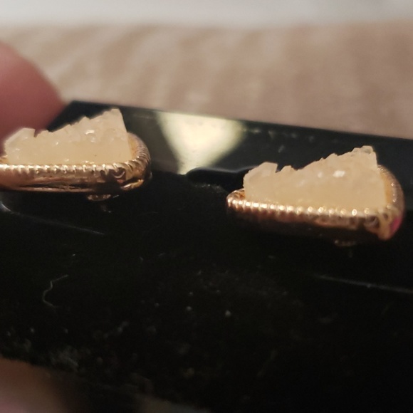 Earrings - Picture 4 of 4